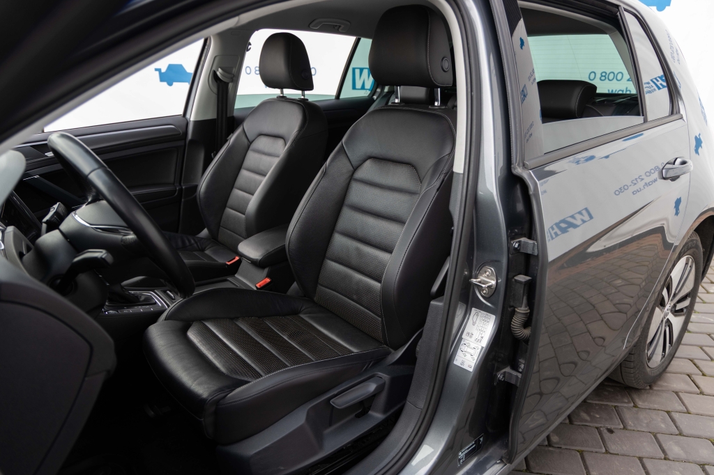 Volkswagen e-Golf 2018 фото 12