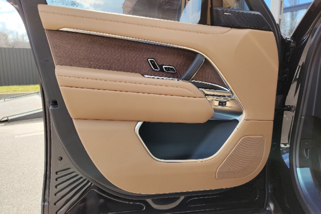 Land Rover Range Rover HSE P440e 2022 photo 8