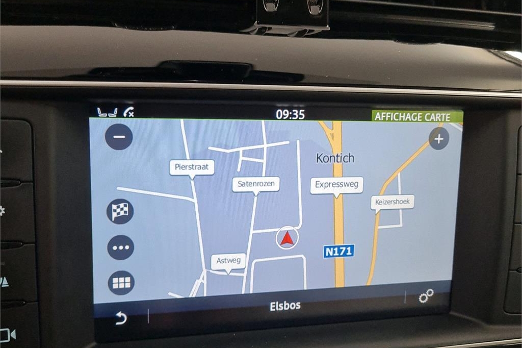 Jaguar XE 2017 photo 6