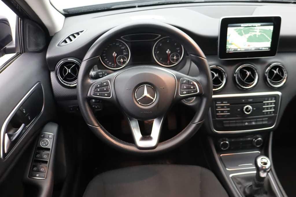 Mercedes-Benz A-Klasse 2017 photo 1