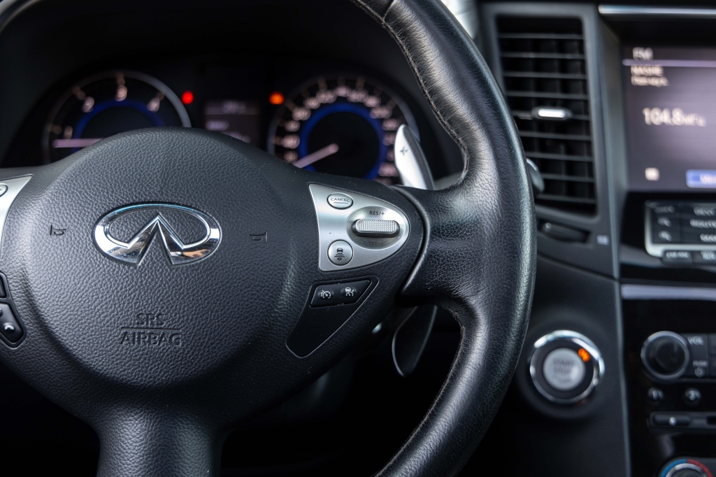 Infiniti QX70 2015 фото 25