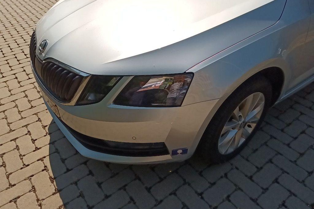 Skoda Octavia Combi 2019 фото 8