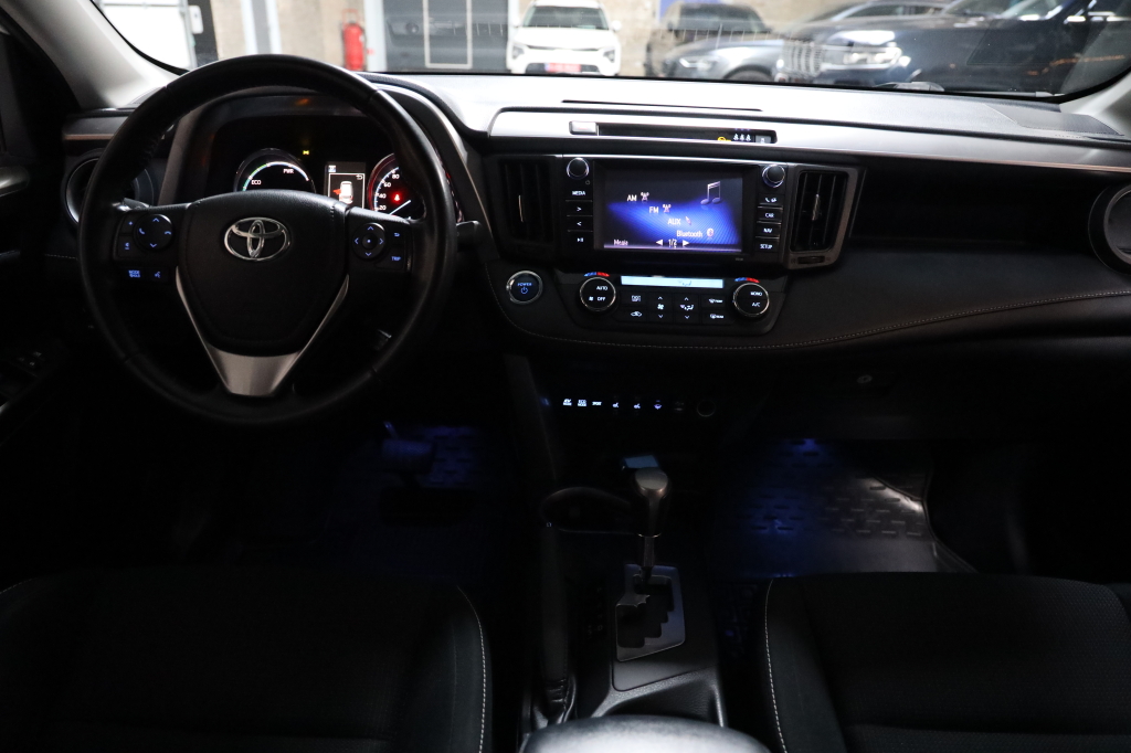 Toyota RAV4 2017 фото 39