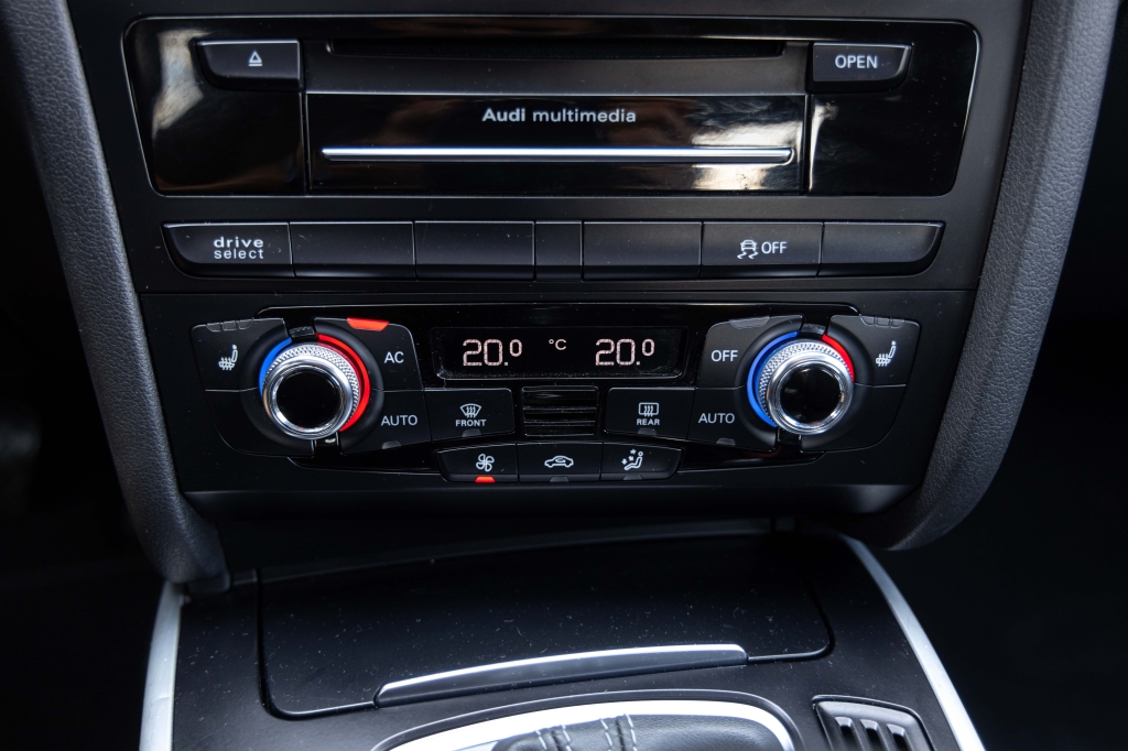 Audi A4 S line 2014 photo 28