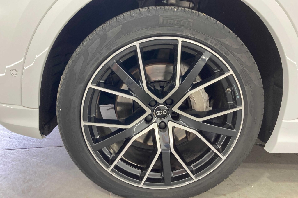 Audi Q8 2019 photo 6