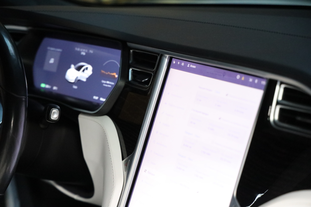 Tesla Model S 2017 фото 23