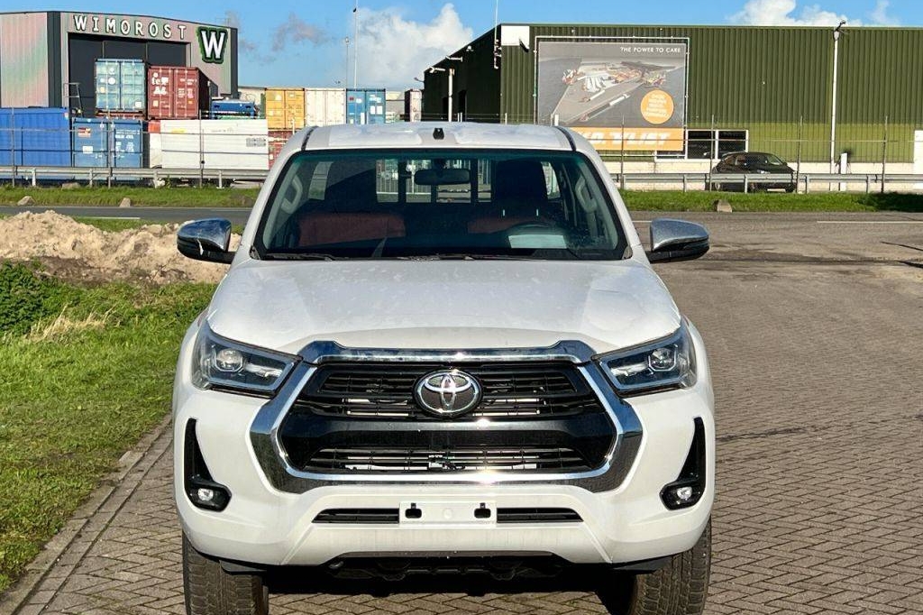 Toyota Hilux GLX SR5 4X4 2.4D 2023 фото 1