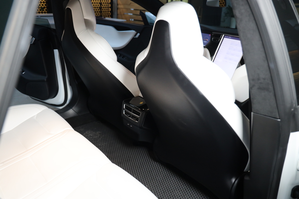 Tesla Model S 2017 фото 28