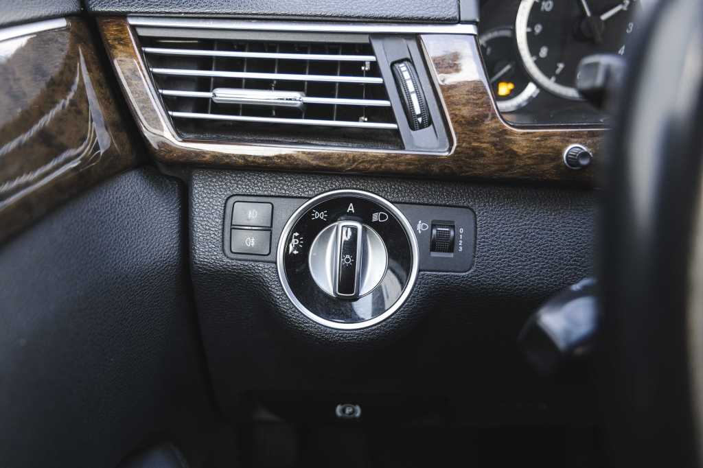 Mercedes-Benz E-Class 2010 фото 18