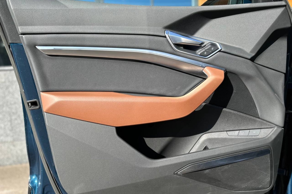 Audi e-tron 55 Quattro 2019 фото 8