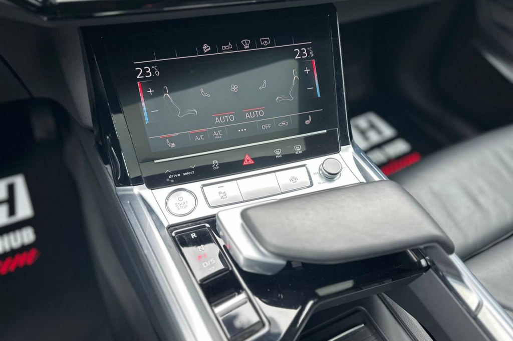 Audi e-tron 95 kWh  2020 фото 23