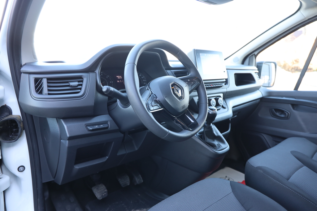 Renault Trafic 2023 фото 27