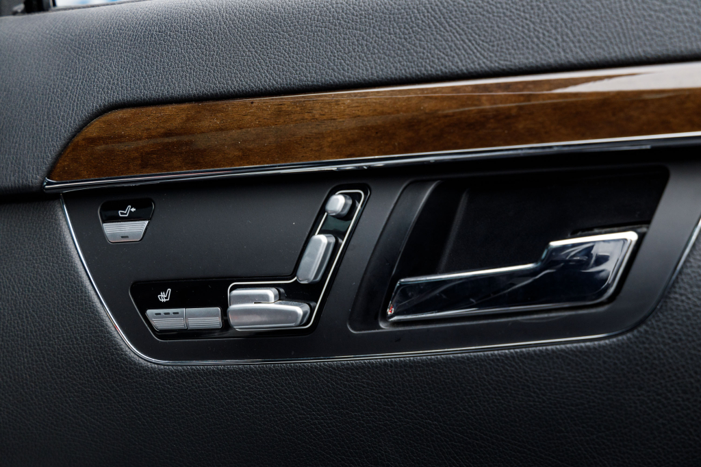 Mercedes-Benz S 350 CDI 2010 photo 32