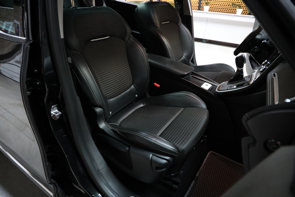 Renault Scenic 2017 фото 37