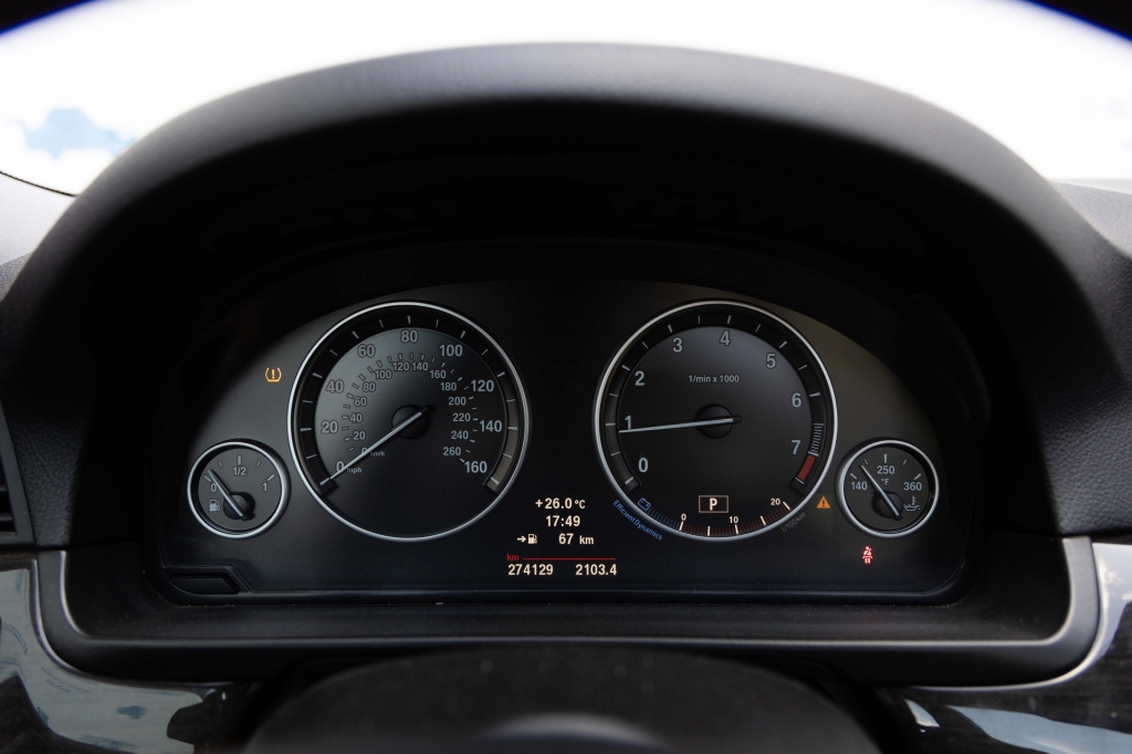 BMW 5 Series 2011 фото 17