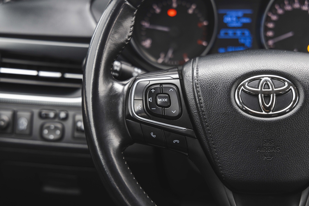 Toyota Avensis 2016 фото 18