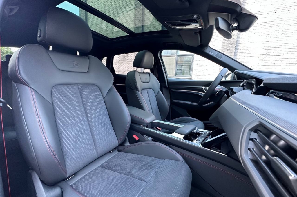 Audi Q8 e-tron 55 114 kWh Quattro S-line 2023 фото 15