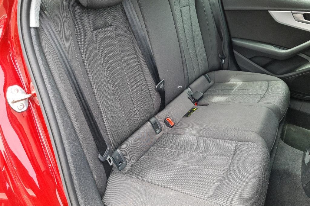 Audi A4 2017 фото 27