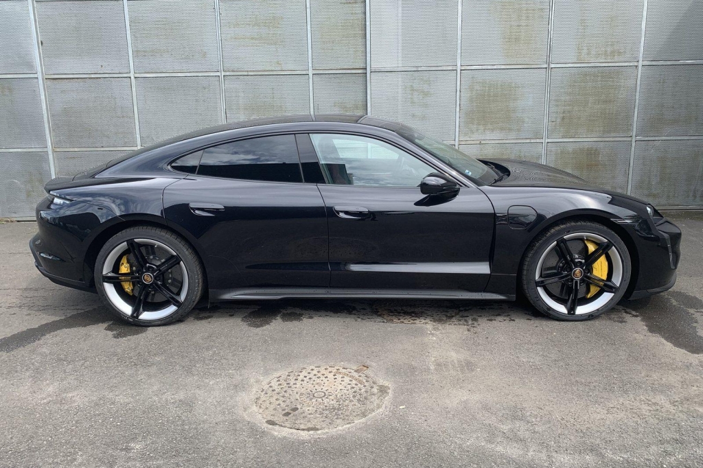 Porsche Taycan S Turbo 2021 фото 4