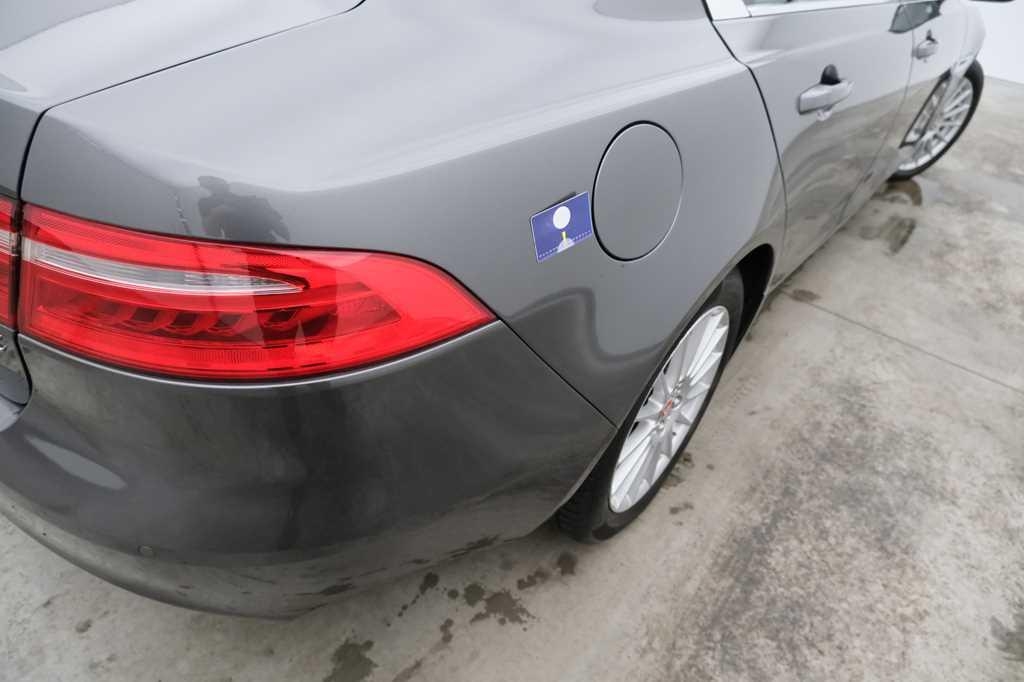 Jaguar XE 2015 фото 46