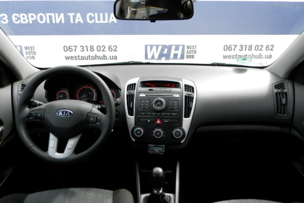 Kia Ceed 2010 photo 9