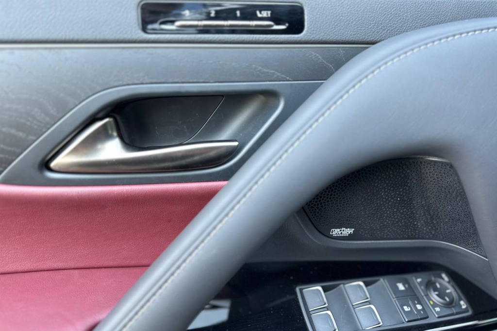 Lexus LX 500d 2023 фото 9