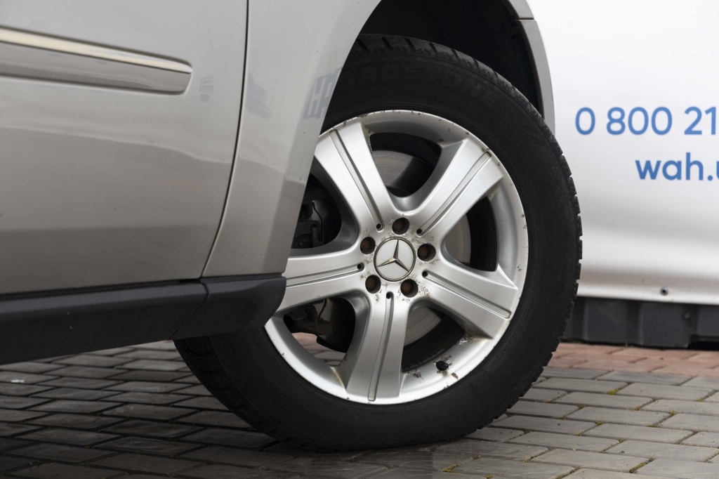 Mercedes-Benz M-Class ML500 W164 2006 photo 12