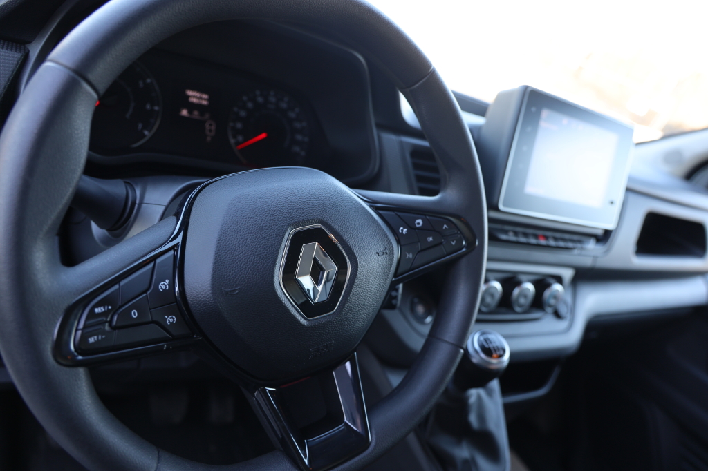 Renault Trafic 2023 фото 30