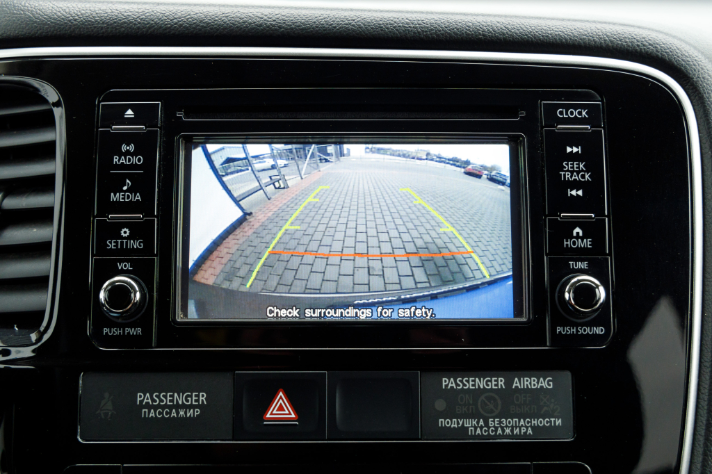 Mitsubishi Outlander 2018 фото 8