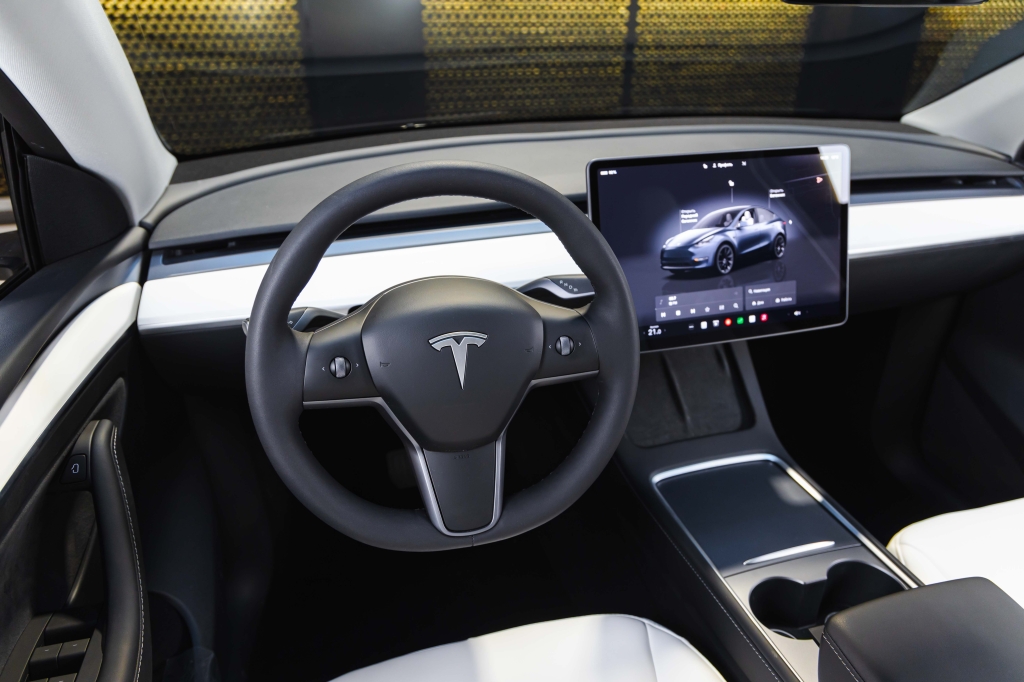 Tesla Model Y Long Range 2024 фото 32