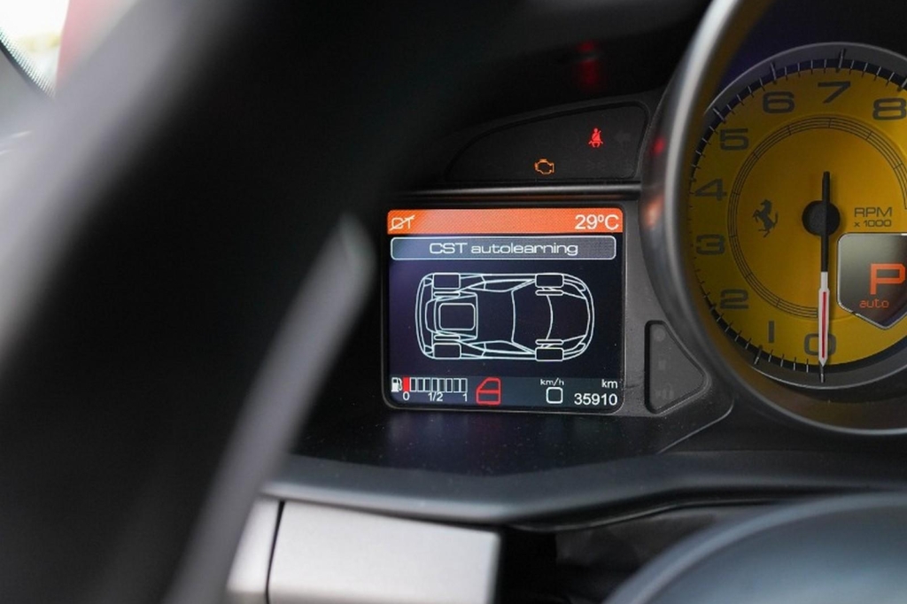 Ferrari 458 2011 photo 1