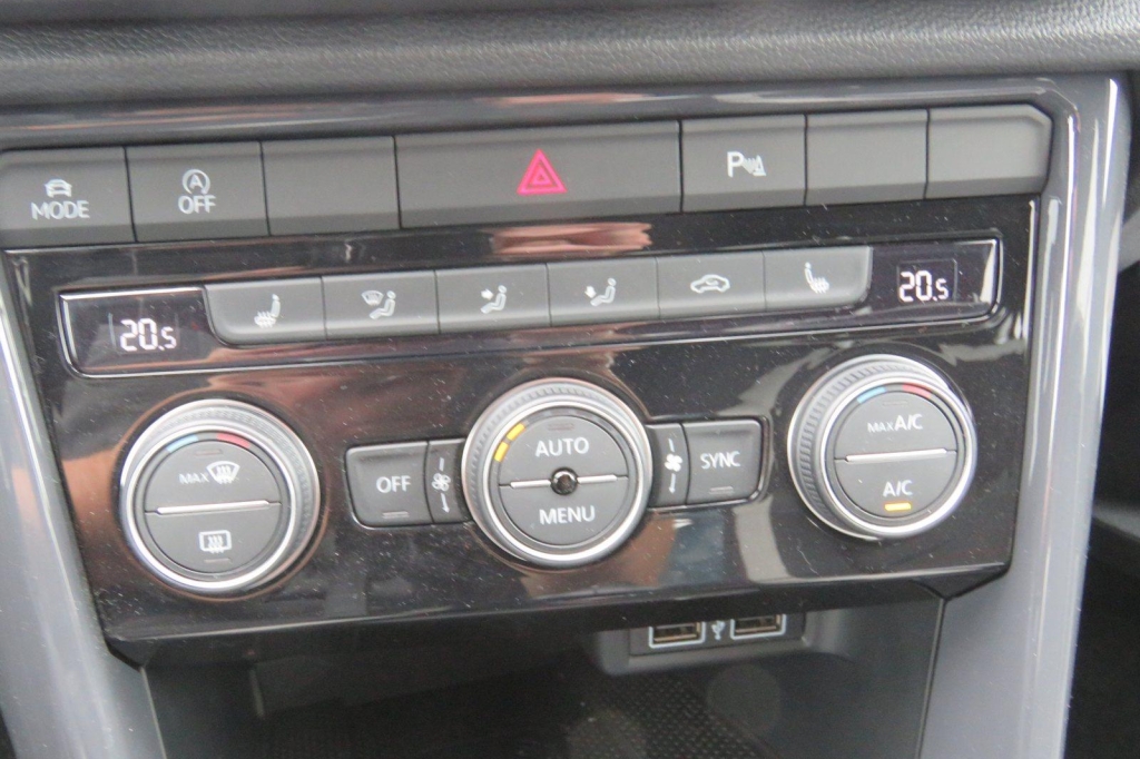 Volkswagen T-Roc 2020 фото 2