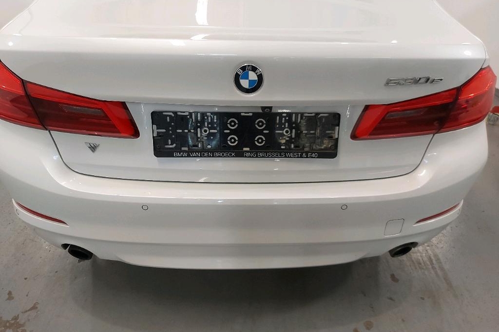 BMW 5 Series 2017 photo 9