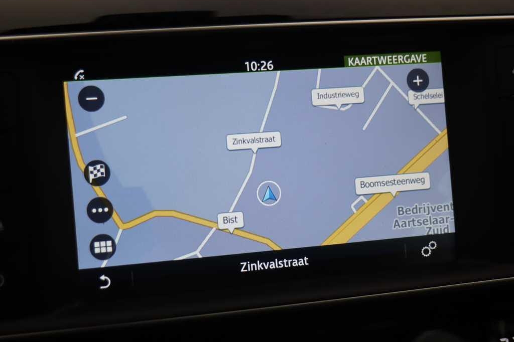 Jaguar XE 2015 фото 7