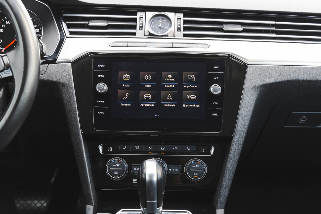 Volkswagen Passat R-Line 4Motion 2018 фото 24