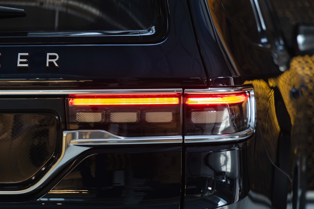 Jeep Grand Wagoneer 2022 фото 11