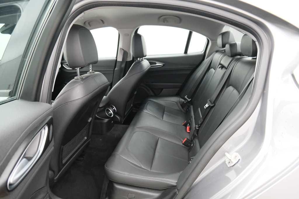 Alfa Romeo Giulia 2017 фото 2