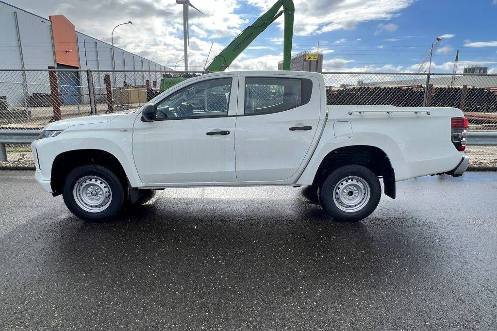 Mitsubishi L200 4x4 2.5D GL Double Cab 2023 фото 8