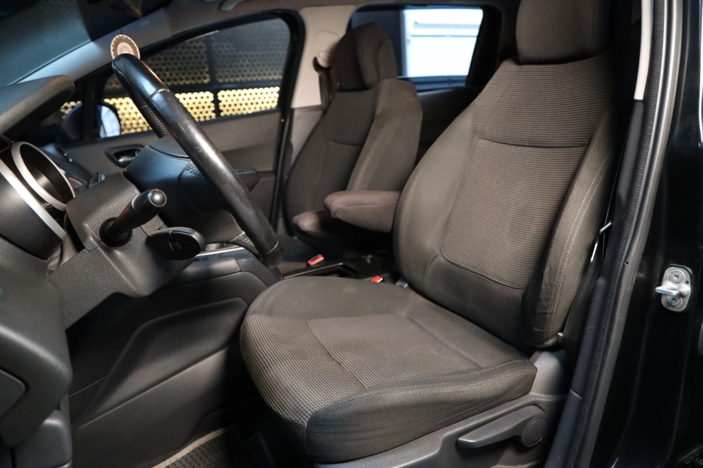 Peugeot 5008 2010 photo 30