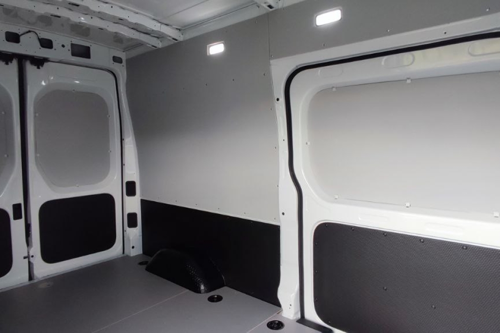 Maxus Deliver 9 2024 photo 8