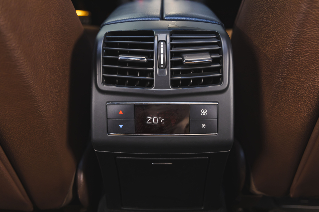 Mercedes-Benz E-Class E350 2014 photo 35