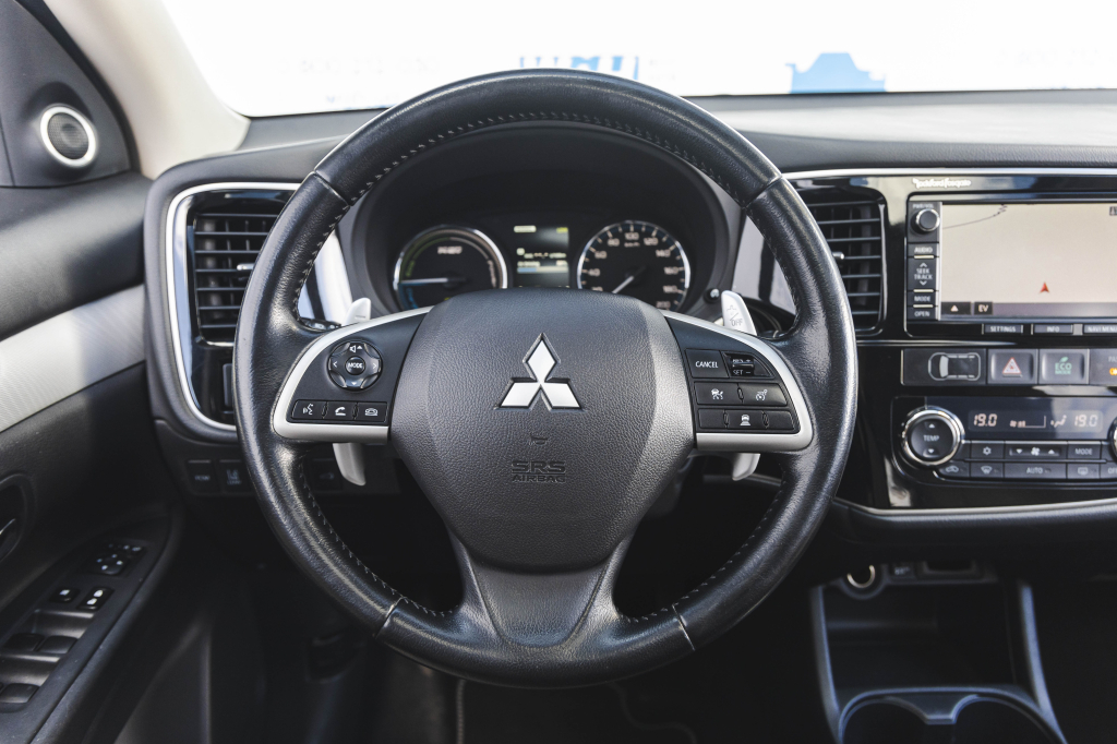 Mitsubishi Outlander PHEV Plug-In Hybrid 2013 photo 25