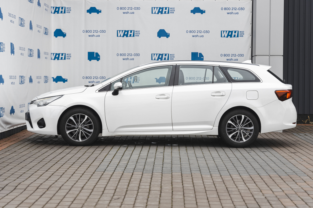 Toyota Avensis 2016 фото 12