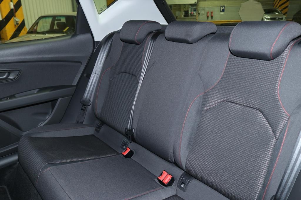 SEAT Leon 2019 photo 1