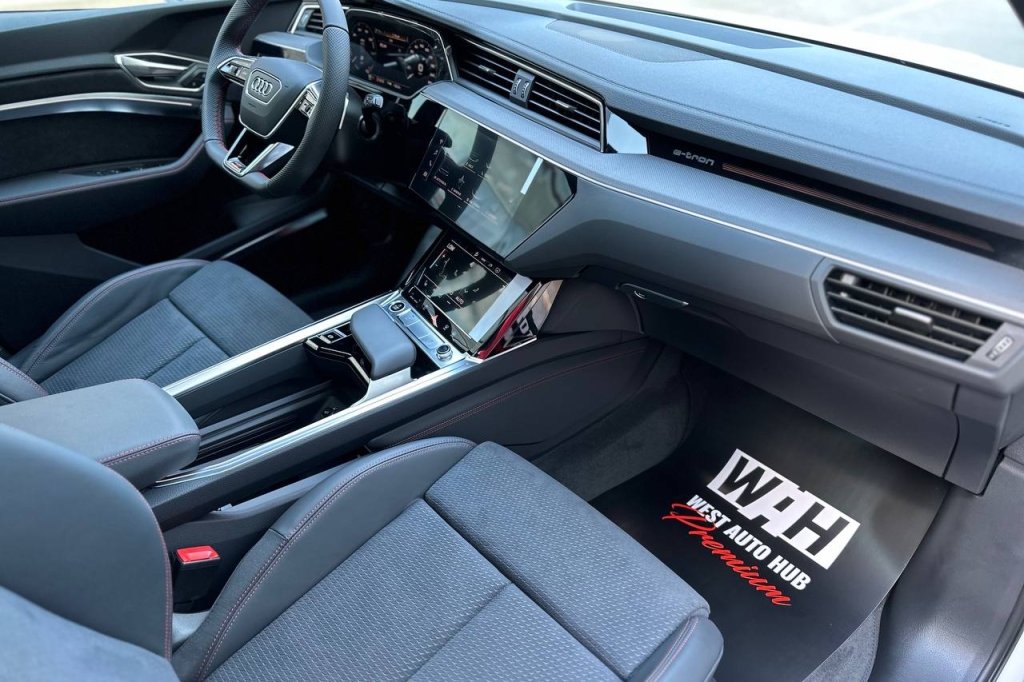 Audi Q8 e-tron 55 114 kWh Quattro S-line 2023 фото 14