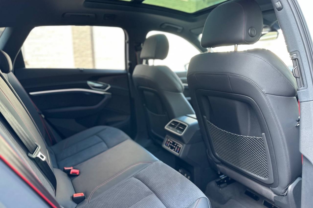 Audi Q8 e-tron 55 114 kWh Quattro S-line 2023 фото 16