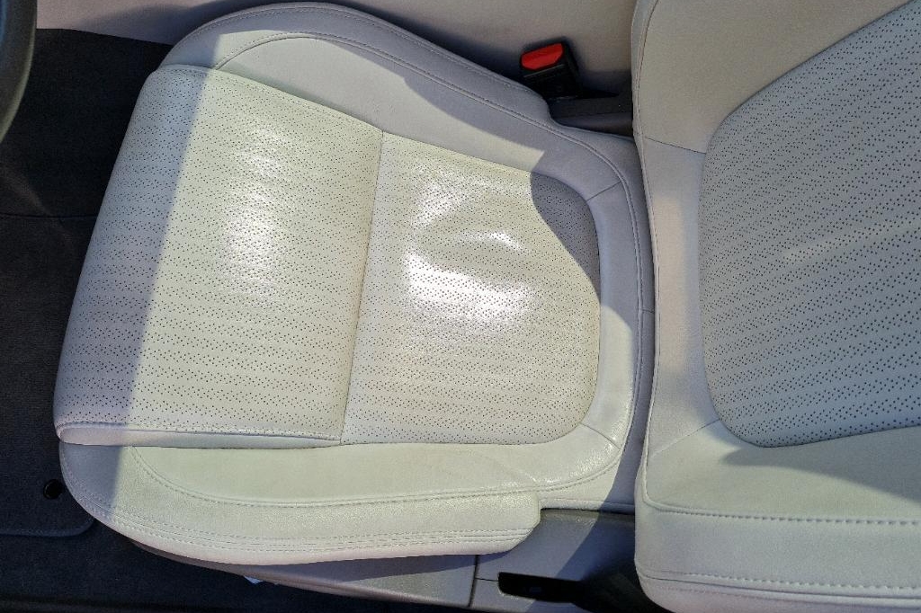 Jaguar XE 2017 photo 9