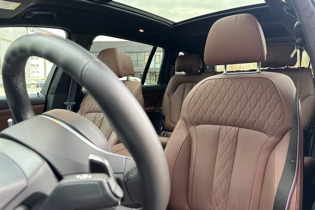 BMW X7 40d 2024 фото 11