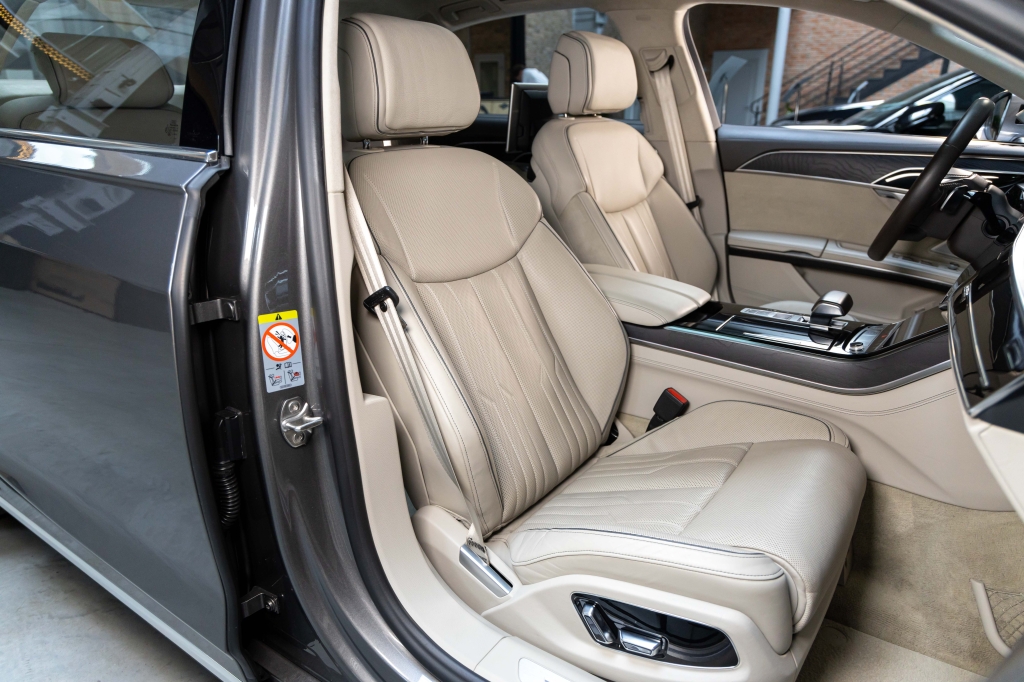 Audi A8 L 2018 фото 33