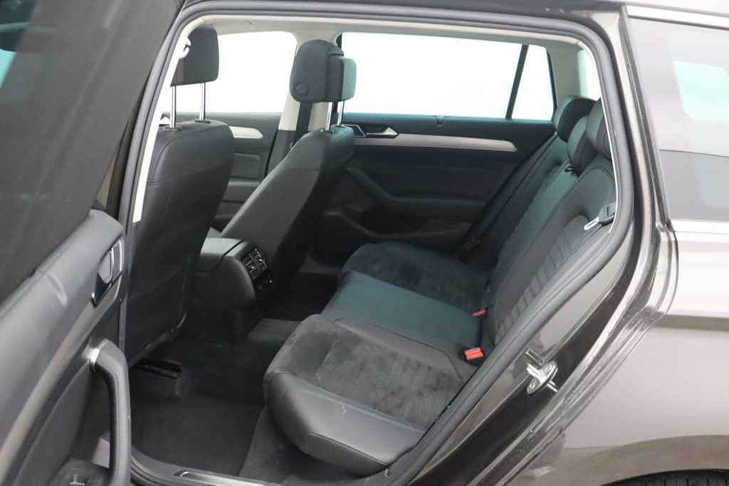 Volkswagen Passat Variant 2016 photo 2